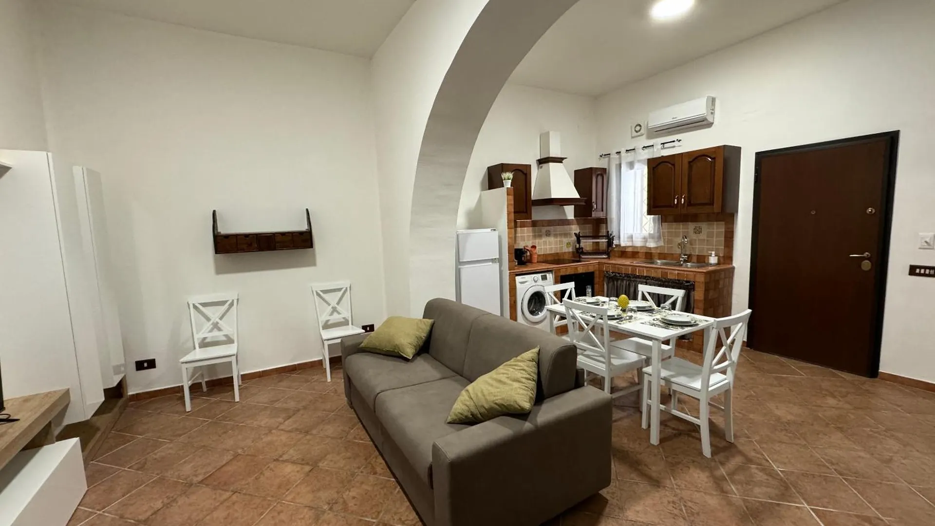 Ilcapohome Palermo 0*,  Italy